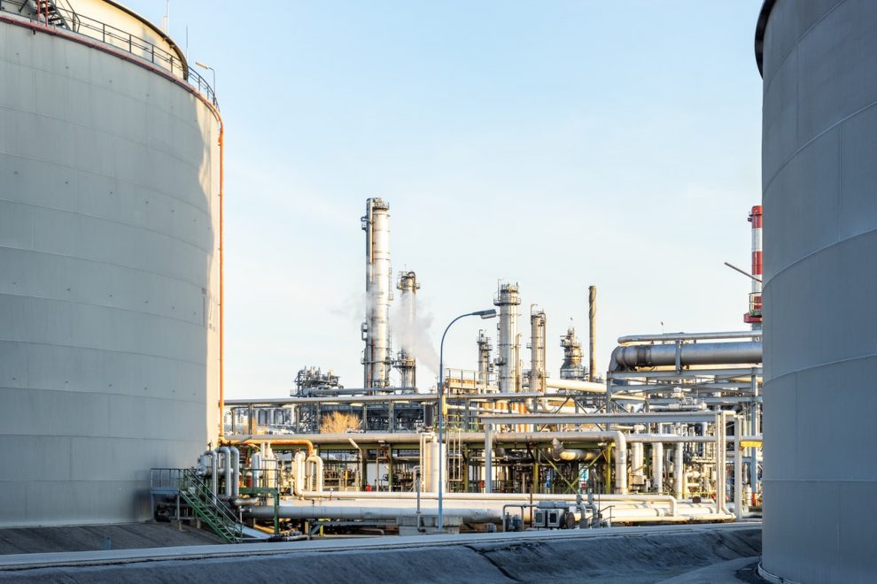 refinery_and_storage