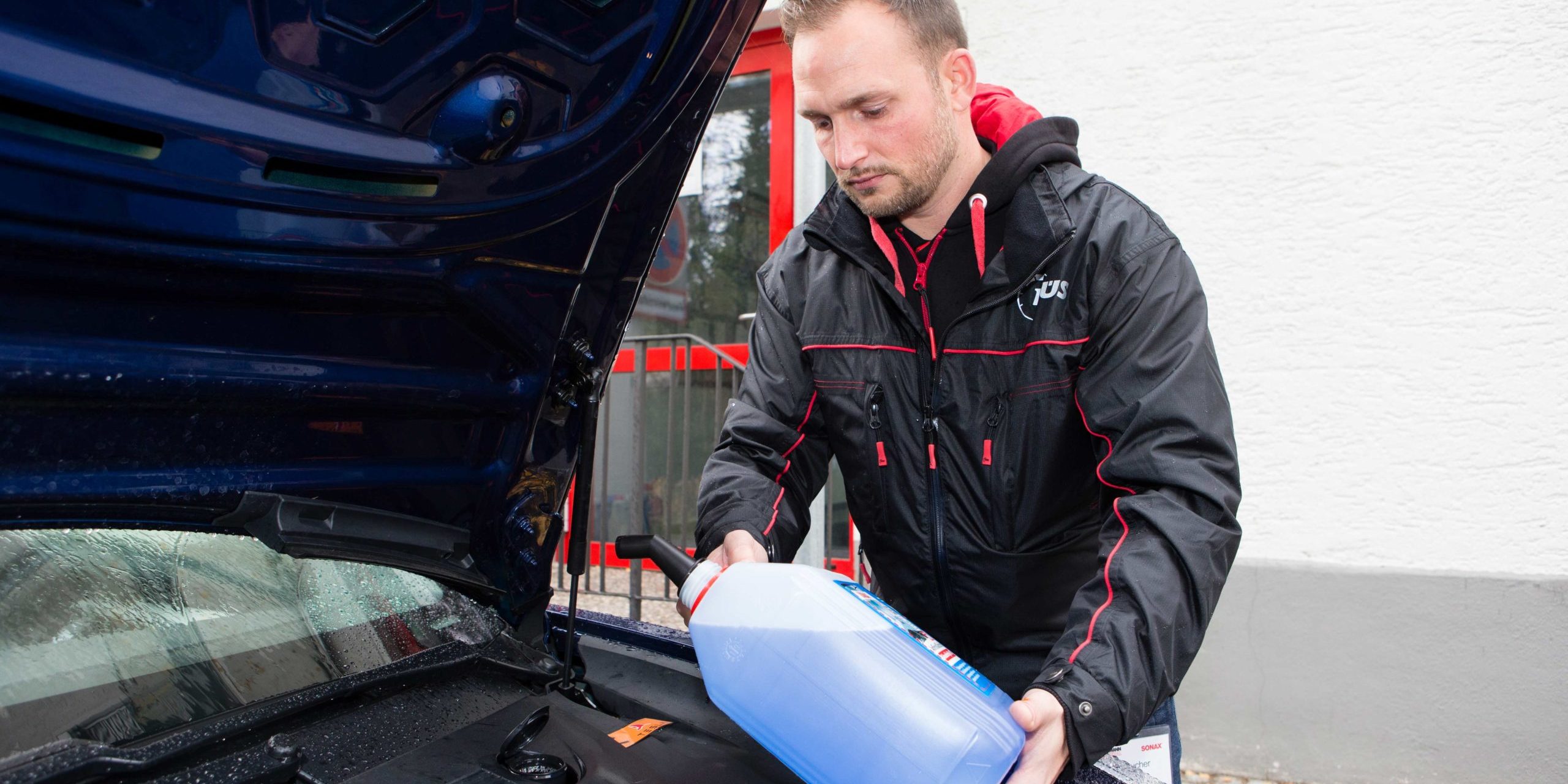 23_12-2021-Winterscheibenreiniger-im-KUES-Test_Bild-1_klein-scaled-1