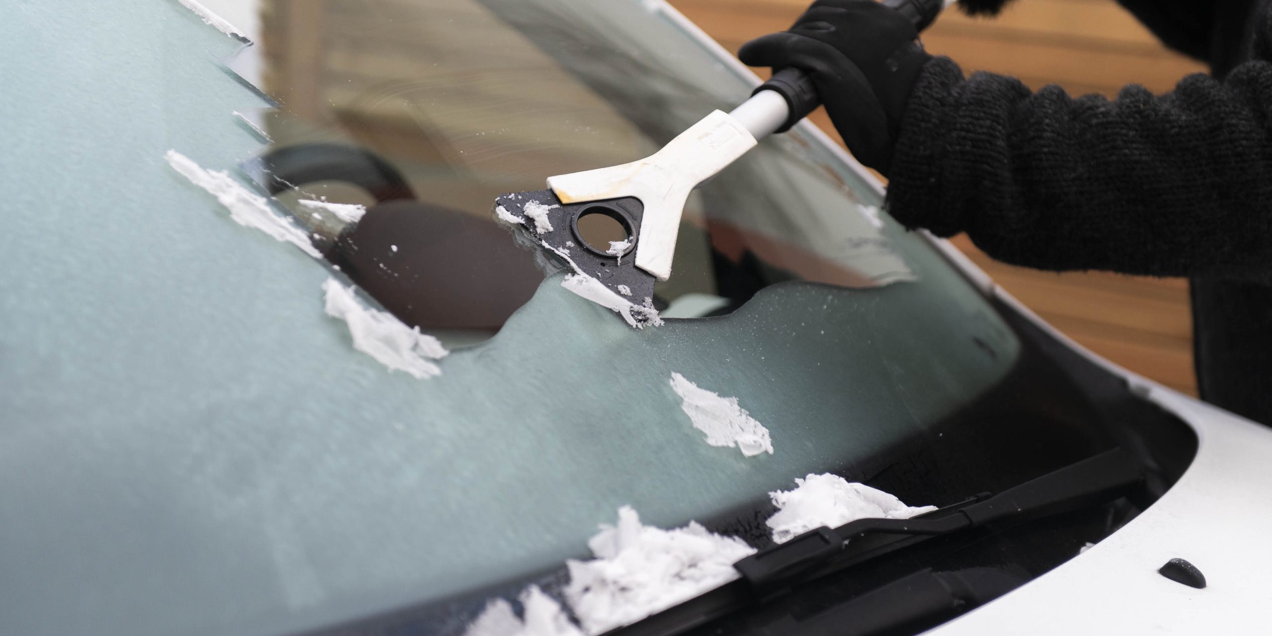 HUK-CO-PR-Scheibe-frei-kratzen_HL10387-DRUCK-scaled-1