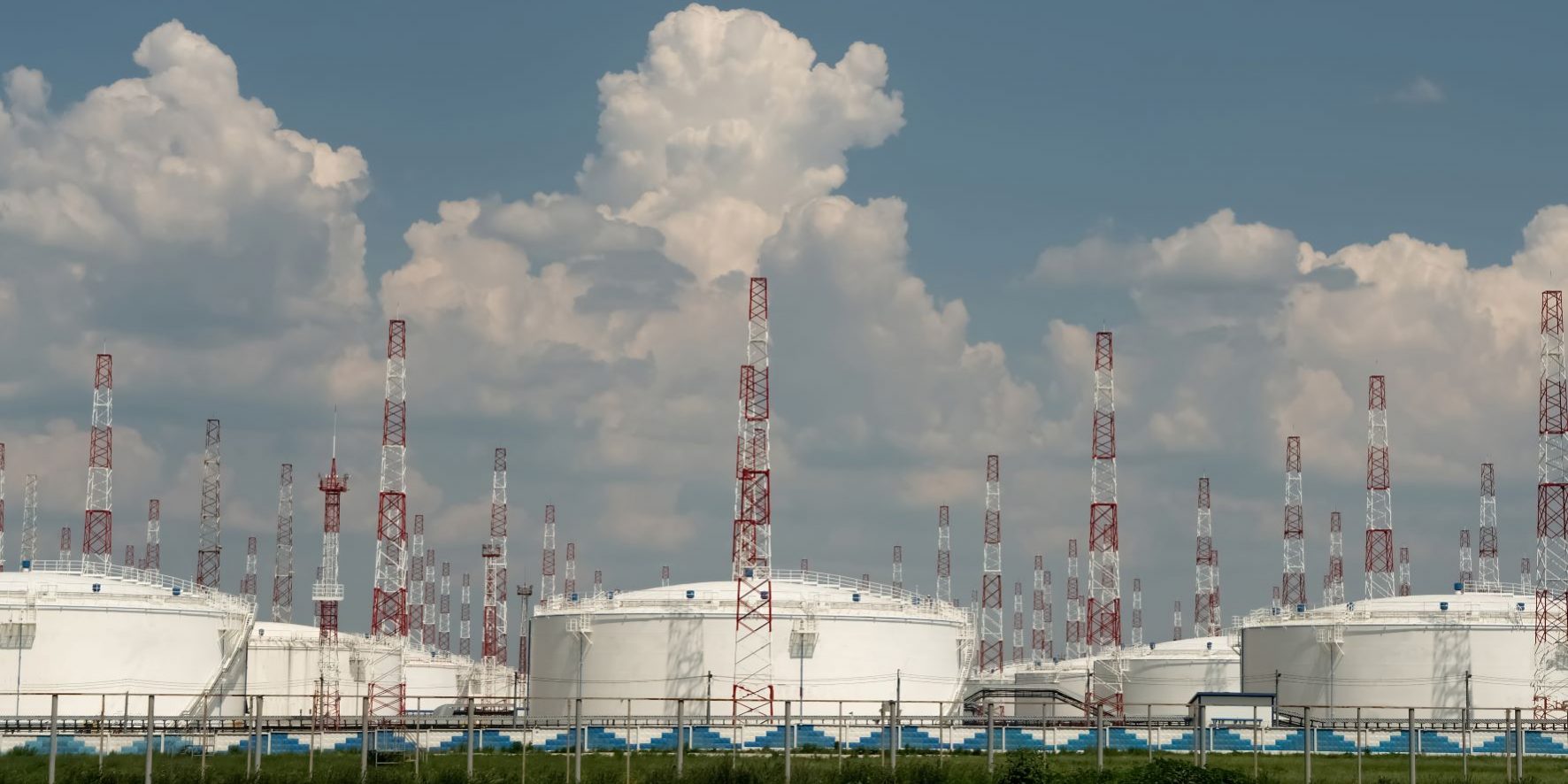 oil-refinery-industry-storage-tanks-1