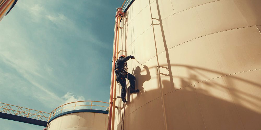 focus-view-male-worker-down-height-tank-rope-access-safety-inspection-thickness-storage-oil-gas-tank-industry