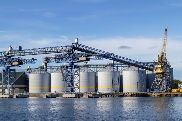 Oel_Terminal_Hafen