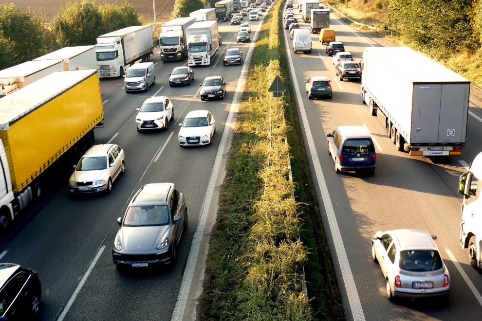 traffic-jam-1699089_1920